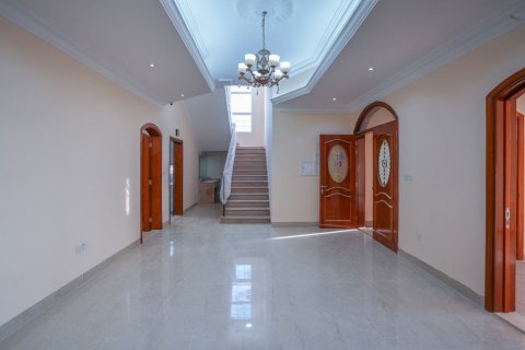 Propriété commerciale à louer à Khalifa City, Abu Dhabi, EAU 418 m2 № 594297 - photo 7