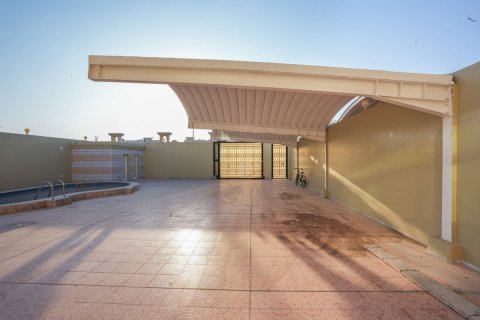 Propriété commerciale à louer à Khalifa City, Abu Dhabi, EAU 418 m2 № 594297 - photo 3