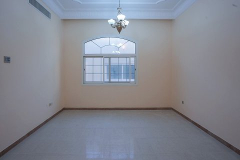 Propriété commerciale à louer à Khalifa City, Abu Dhabi, EAU 418 m2 № 594297 - photo 25