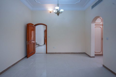 Propriété commerciale à louer à Khalifa City, Abu Dhabi, EAU 418 m2 № 594297 - photo 24