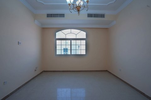 Propriété commerciale à louer à Khalifa City, Abu Dhabi, EAU 418 m2 № 594297 - photo 16