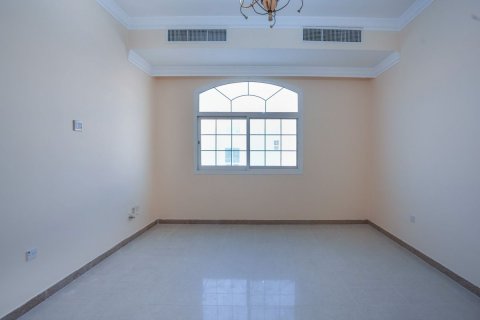 Propriété commerciale à louer à Khalifa City, Abu Dhabi, EAU 418 m2 № 594297 - photo 20