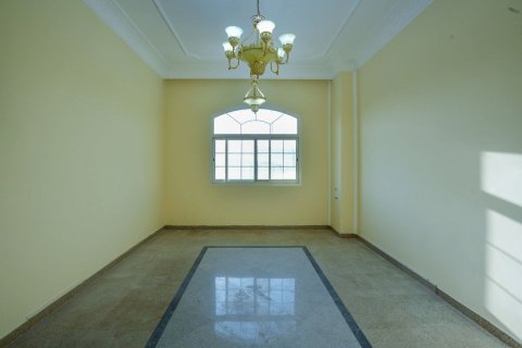 Propriété commerciale à louer à Khalifa City, Abu Dhabi, EAU 418 m2 № 594297 - photo 23