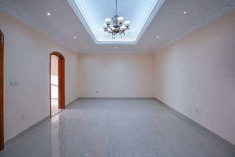 Propriété commerciale à louer à Khalifa City, Abu Dhabi, EAU 418 m2 № 594297 - photo 22