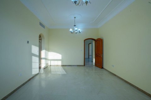 Propriété commerciale à louer à Khalifa City, Abu Dhabi, EAU 418 m2 № 594297 - photo 18