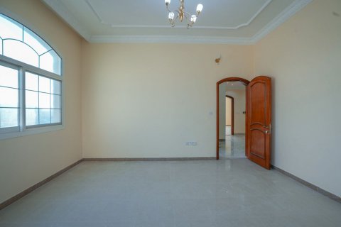 Propriété commerciale à louer à Khalifa City, Abu Dhabi, EAU 418 m2 № 594297 - photo 12