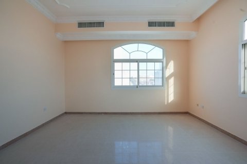 Propriété commerciale à louer à Khalifa City, Abu Dhabi, EAU 418 m2 № 594297 - photo 14