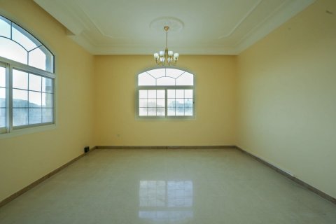 Propriété commerciale à louer à Khalifa City, Abu Dhabi, EAU 418 m2 № 594297 - photo 11