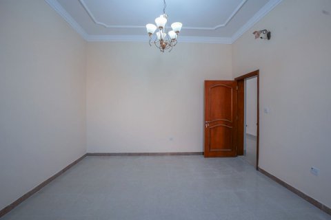 Propriété commerciale à louer à Khalifa City, Abu Dhabi, EAU 418 m2 № 594297 - photo 13