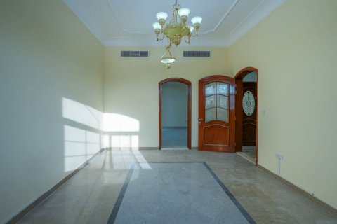 Propriété commerciale à louer à Khalifa City, Abu Dhabi, EAU 418 m2 № 594297 - photo 9