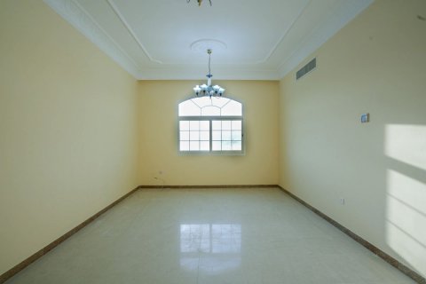 Propriété commerciale à louer à Khalifa City, Abu Dhabi, EAU 418 m2 № 594297 - photo 17