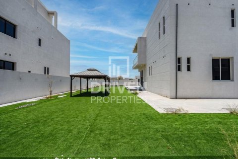 Üürile anda villa asukohaga Nadd Al Sheba, Dubai, AÜE: 6 magamistoaga, 1589.57 m² Nr 745936 - pilt 3