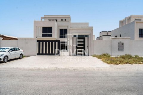 Üürile anda villa asukohaga Nadd Al Sheba, Dubai, AÜE: 6 magamistoaga, 1589.57 m² Nr 745936 - pilt 1