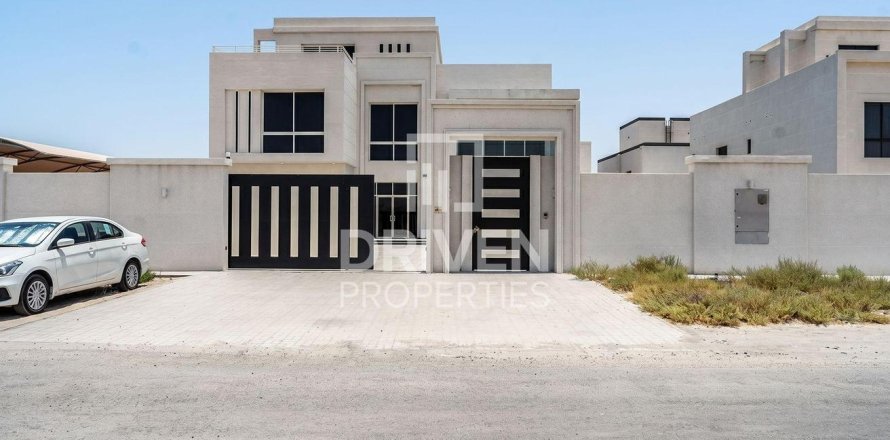Villa asukohaga Nadd Al Sheba, Dubai, AÜE: 6 magamistoaga, 1589.57 m² Nr 745936