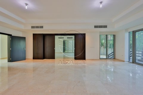Villa in Al Maqtaa, Abu Dhabi, UAE 5 bedrooms, 1217 sq.m. № 614945 - photo 3