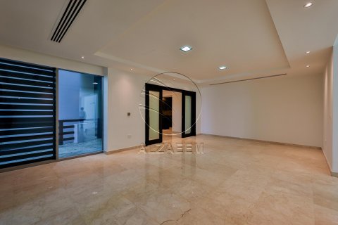 Villa in Al Maqtaa, Abu Dhabi, UAE 5 bedrooms, 1217 sq.m. № 614945 - photo 4
