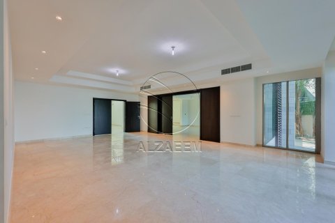 Villa in Al Maqtaa, Abu Dhabi, UAE 5 bedrooms, 1217 sq.m. № 614945 - photo 5
