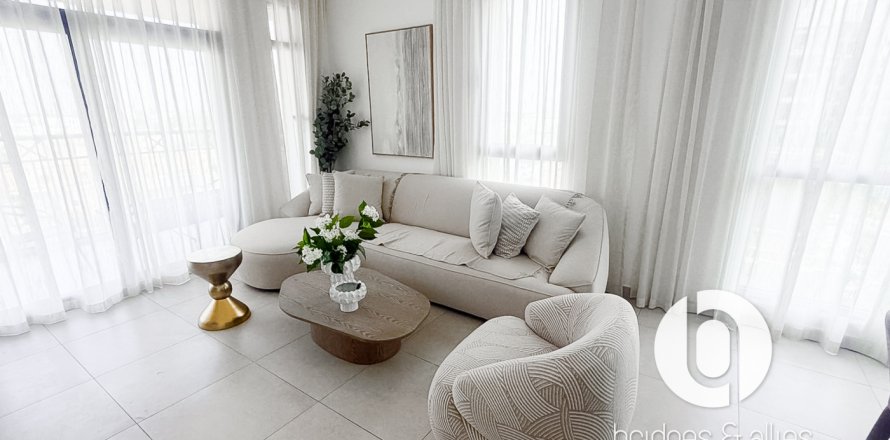 דירה ב Umm Suqeim, Dubai, איחוד האמירויות 2 חדרי שינה, 134 מ"ר מספר 693463