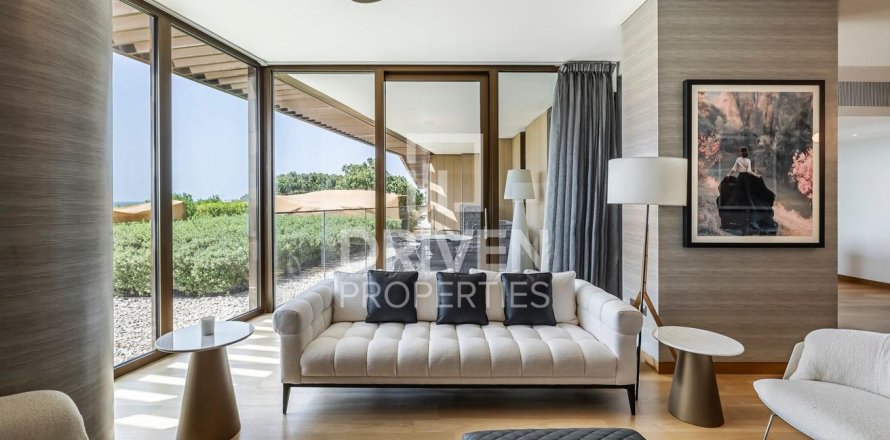 Apartment i Jumeirah, Dubai, UAE 3 soveværelser, 244 kvm № 682617