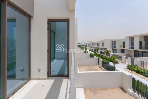 Vila v Tilal Al Ghaf, Dubai, SAE 4 spálne, 235 m2 č. 685487 - Fotografia 11