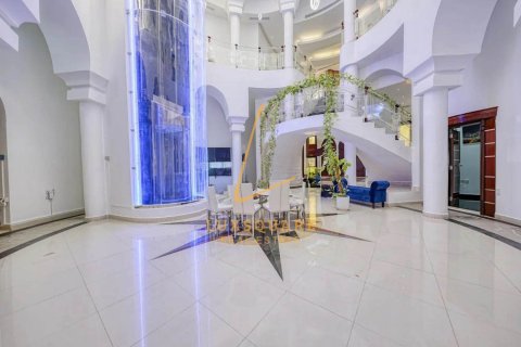 Villa sa Emirates Hills, Dubai, UAE 8 silid-tulugan, 1486 sq.m. № 690751 - larawan 4