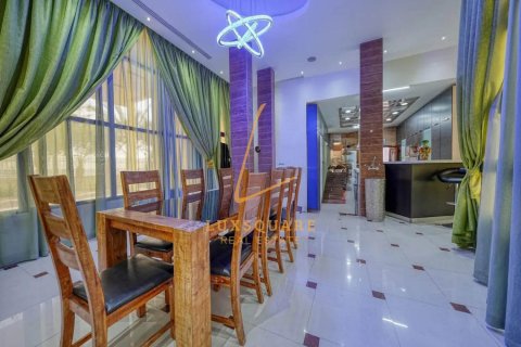 Villa sa Emirates Hills, Dubai, UAE 8 silid-tulugan, 1486 sq.m. № 690751 - larawan 7