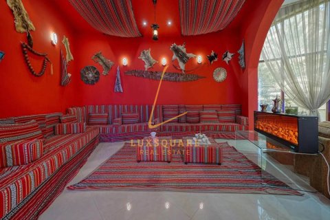 Villa sa Emirates Hills, Dubai, UAE 8 silid-tulugan, 1486 sq.m. № 690751 - larawan 17