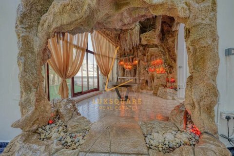 Villa sa Emirates Hills, Dubai, UAE 8 silid-tulugan, 1486 sq.m. № 690751 - larawan 23