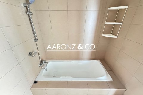 Appartement te koop in Jumeirah Lake Towers, Dubai, VAE 2 slaapkamers, 94 vr.m., nr 693671 - foto 13