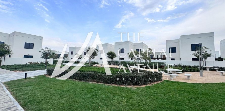 Townhouse în Yas Island, Abu Dhabi, EAU 2 dormitoare, 169.18 mp.  №768938