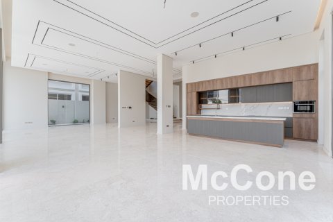 Villa in Jumeirah Park, Dubai, UAE 6 bedrooms, 845.42 sq.m. № 587289 - photo 7