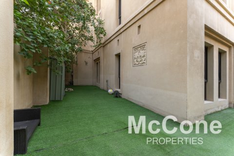 Apartment in Old Town, Dubai, UAE 3 bedrooms, 163.04 sq.m. № 587595 - photo 15