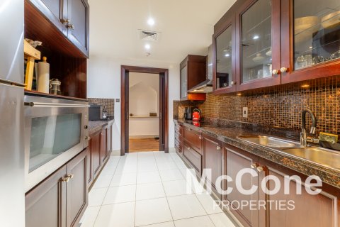 Apartment in Old Town, Dubai, UAE 3 bedrooms, 163.04 sq.m. № 587595 - photo 4