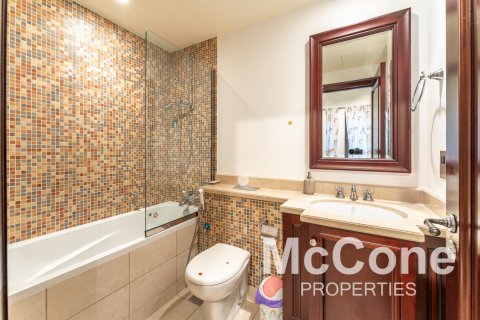 Apartment in Old Town, Dubai, UAE 3 bedrooms, 163.04 sq.m. № 587595 - photo 8