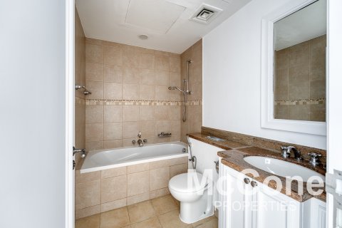 Apartment in Old Town, Dubai, UAE 3 bedrooms, 164.81 sq.m. № 587594 - photo 18