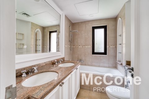 Apartment in Old Town, Dubai, UAE 3 bedrooms, 164.81 sq.m. № 587594 - photo 19