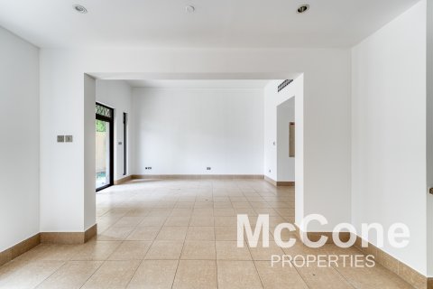 Apartment in Old Town, Dubai, UAE 3 bedrooms, 164.81 sq.m. № 587594 - photo 4