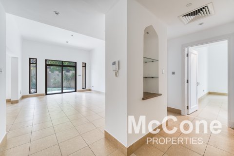 Apartment in Old Town, Dubai, UAE 3 bedrooms, 164.81 sq.m. № 587594 - photo 8