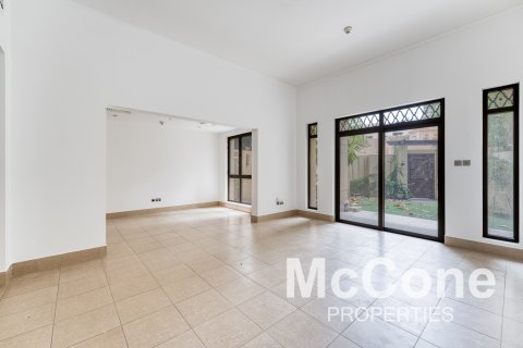 Apartment in Old Town, Dubai, UAE 3 bedrooms, 164.81 sq.m. № 587594 - photo 1