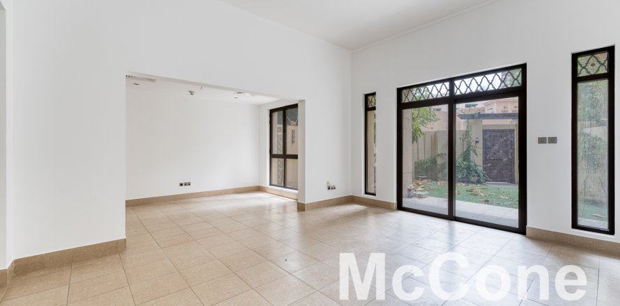 Apartment in Old Town, Dubai, UAE 3 bedrooms, 164.81 sq.m. № 587594