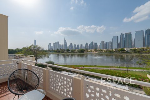 Vila di Meadows, Dubai, UEA 4 kamar tidur, 332 m2 nomor 649791 - foto 3