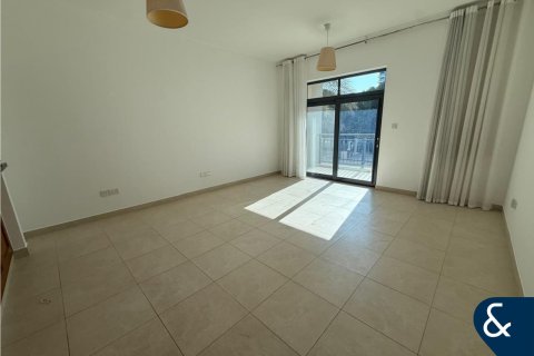 Apartment til salg i The Views, Dubai, UAE 3 soveværelser, 140 kvm № 671598 - foto 2