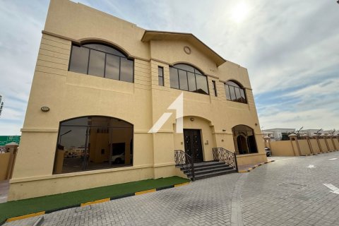 Vila u Al Barsha, Dubai, UAE 471 m2, 6 spavaćih soba Br. 686612