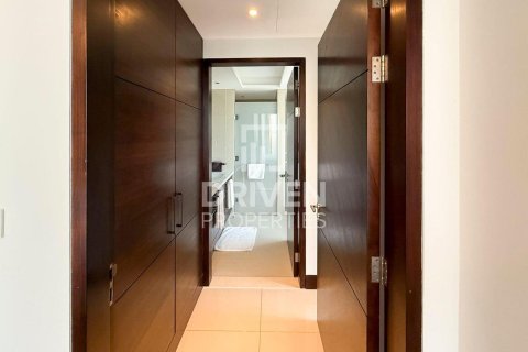 Apartman u gradu Downtown Dubai (Downtown Burj Dubai), Dubai, UAE 3 spavaće sobe, 187.76 m2 Br. 745240 - Slika 12