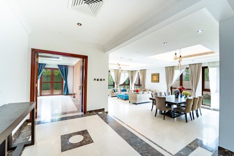 Villa til salgs i Dubai, Emiratene 5 soverom, 640 kvm Nr. 758484 - Foto 9