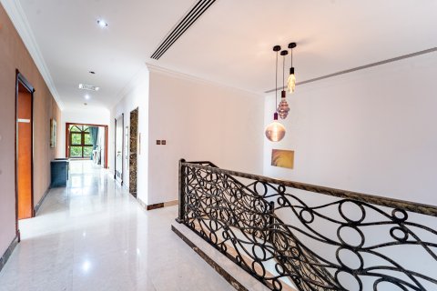 Villa til salgs i Dubai, Emiratene 5 soverom, 640 kvm Nr. 758484 - Foto 17
