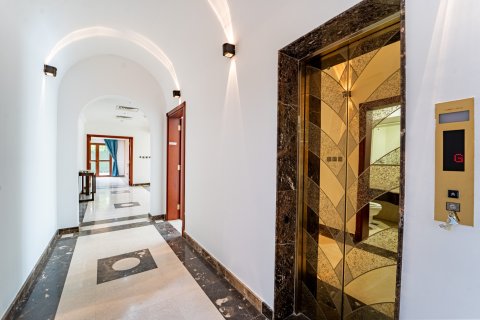 Villa til salgs i Dubai, Emiratene 5 soverom, 640 kvm Nr. 758484 - Foto 8
