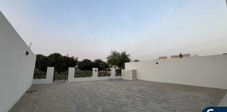 Ridamaja asukohaga DAMAC Hills (Akoya by DAMAC), Dubai, AÜE: 4 magamistoaga, 197 m² Nr 666489