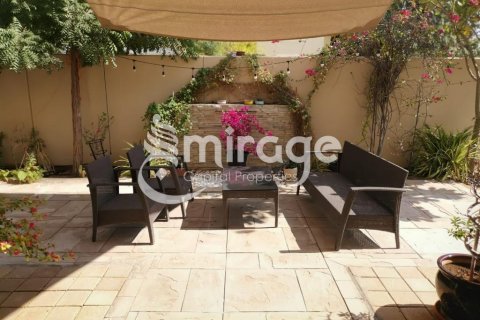 Řadový dům v Al Raha Gardens, Abu Dhabi, SAE 4 ložnice, 301.6 m² Č.: 550668 - fotografie 2