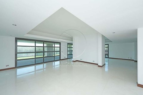 Villa in Al Gurm, Abu Dhabi, UAE 4 bedrooms, 1384 sq.m. № 615950 - photo 18
